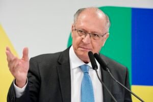 O senador alcolumbre se vé as voltas com um problema para o refianciamento do crédito rural , a pauta impacta diretamente a bancada do agro e deve render ainda muito desgaste ao governo que é contrário.