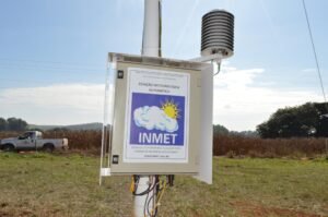 alerta de tempestades: Estação Meteorológica Automática do Inmet instalada em área rural.